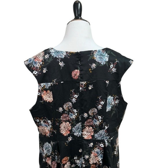 Torrid Women's Size 20 Fit & Flare Dress Pleated Floral Print Below Knee V-Neck - Picture 8 of 9